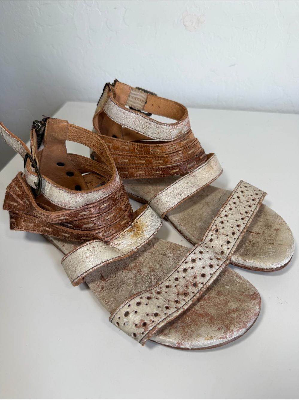 Bed Stu Soto Distressed Leather Back-Zip Gladiator Sandals Cream Brown Size 9